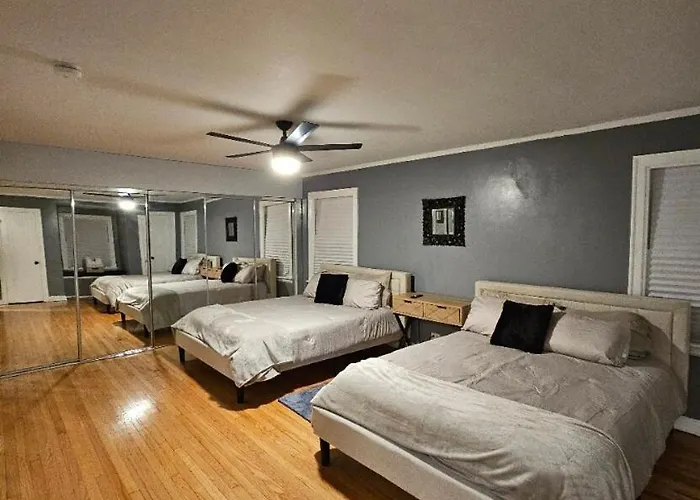 Holiday home Near O'hare Huge For Occasions
