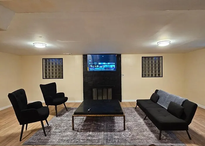 Holiday home Near O'hare Huge For Occasions