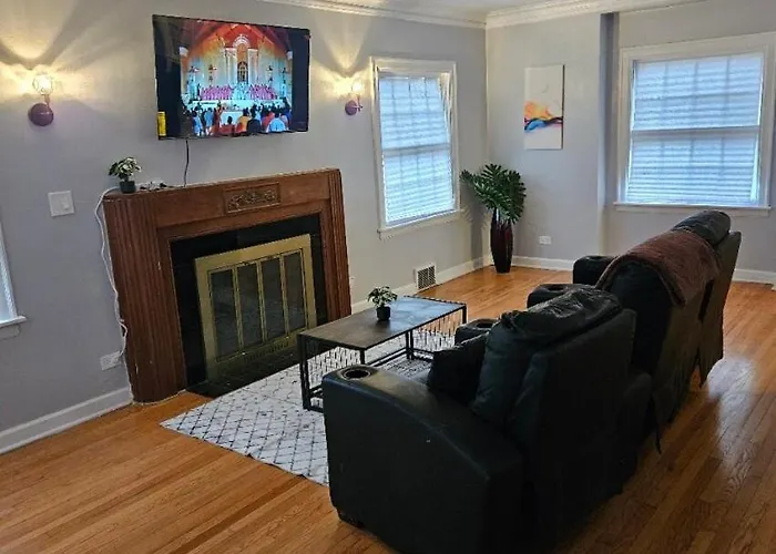Holiday home Near O'hare Huge For Occasions